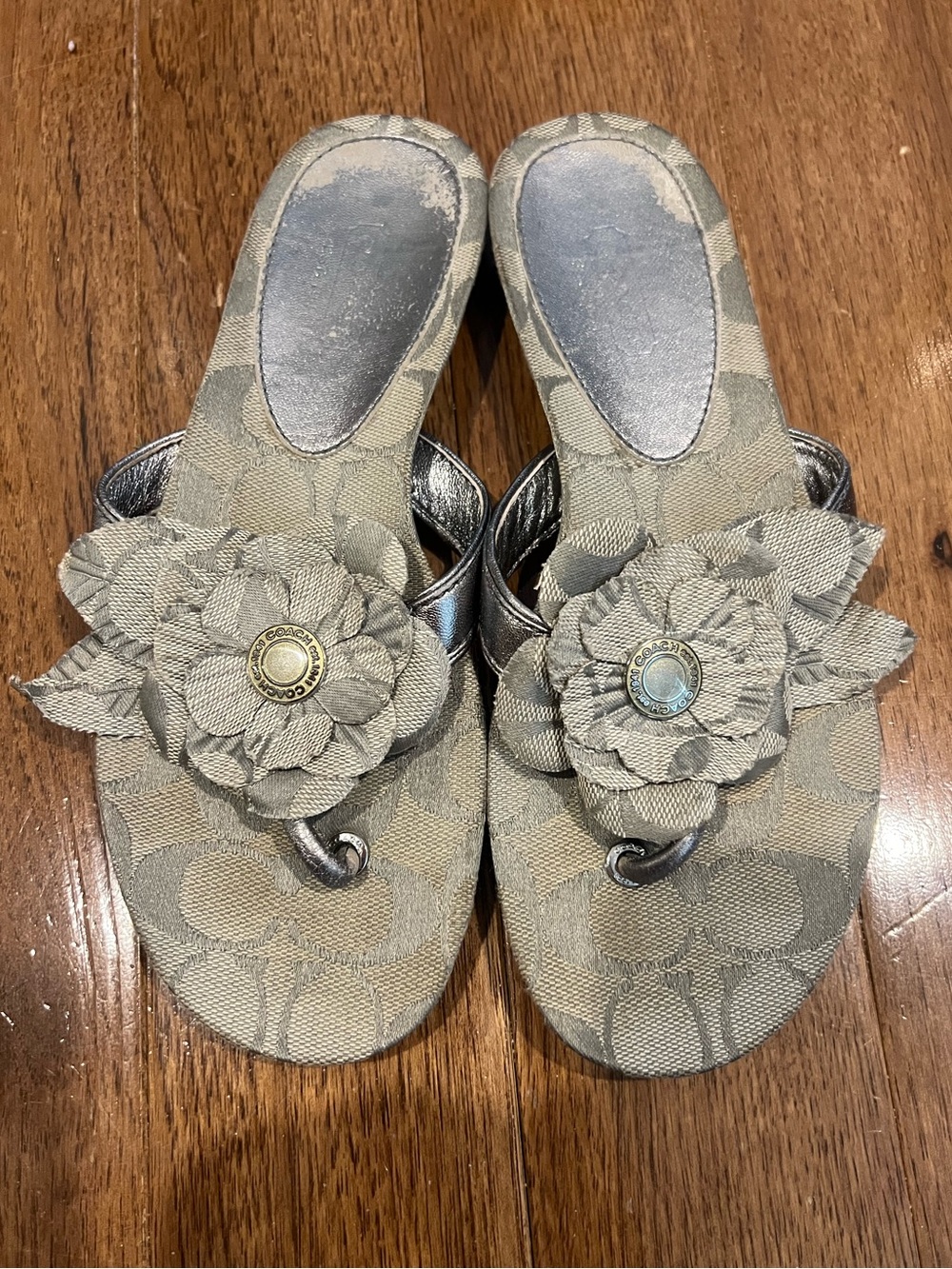 Coach Signature Sandals Sz 6 Silver Grey